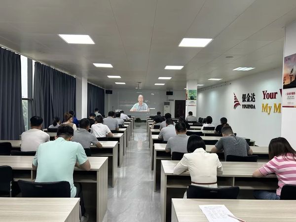 对峙和使用好毛泽东思想活的魂灵——1XBET官网组织8月份干部教育学院学习