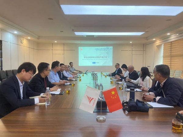 白俄罗斯国度科学院院士一行莅临1XBET官网集团调研