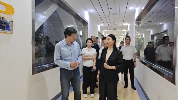 河南证监局党委书记、、局长李钢一行莅临公司调研领导